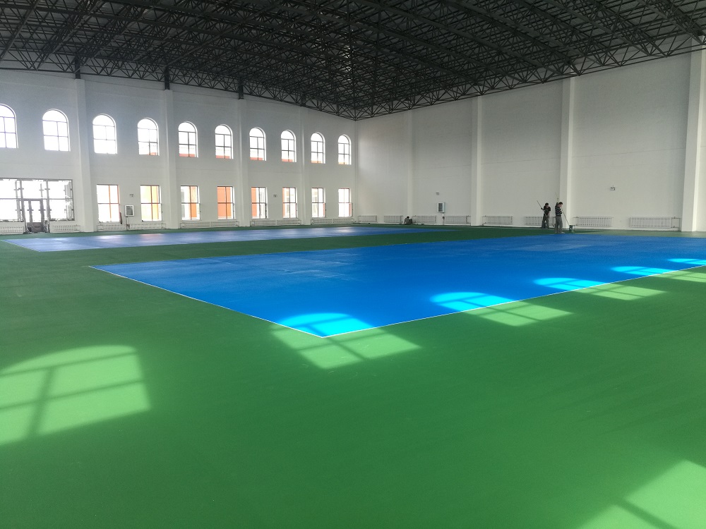 滿洲里經(jīng)濟開發(fā)區(qū)的塑膠網(wǎng)球場地施工案例