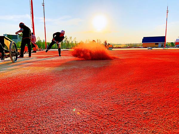 紅土網(wǎng)球場地有什么特點？應(yīng)該如何維護保養(yǎng)？